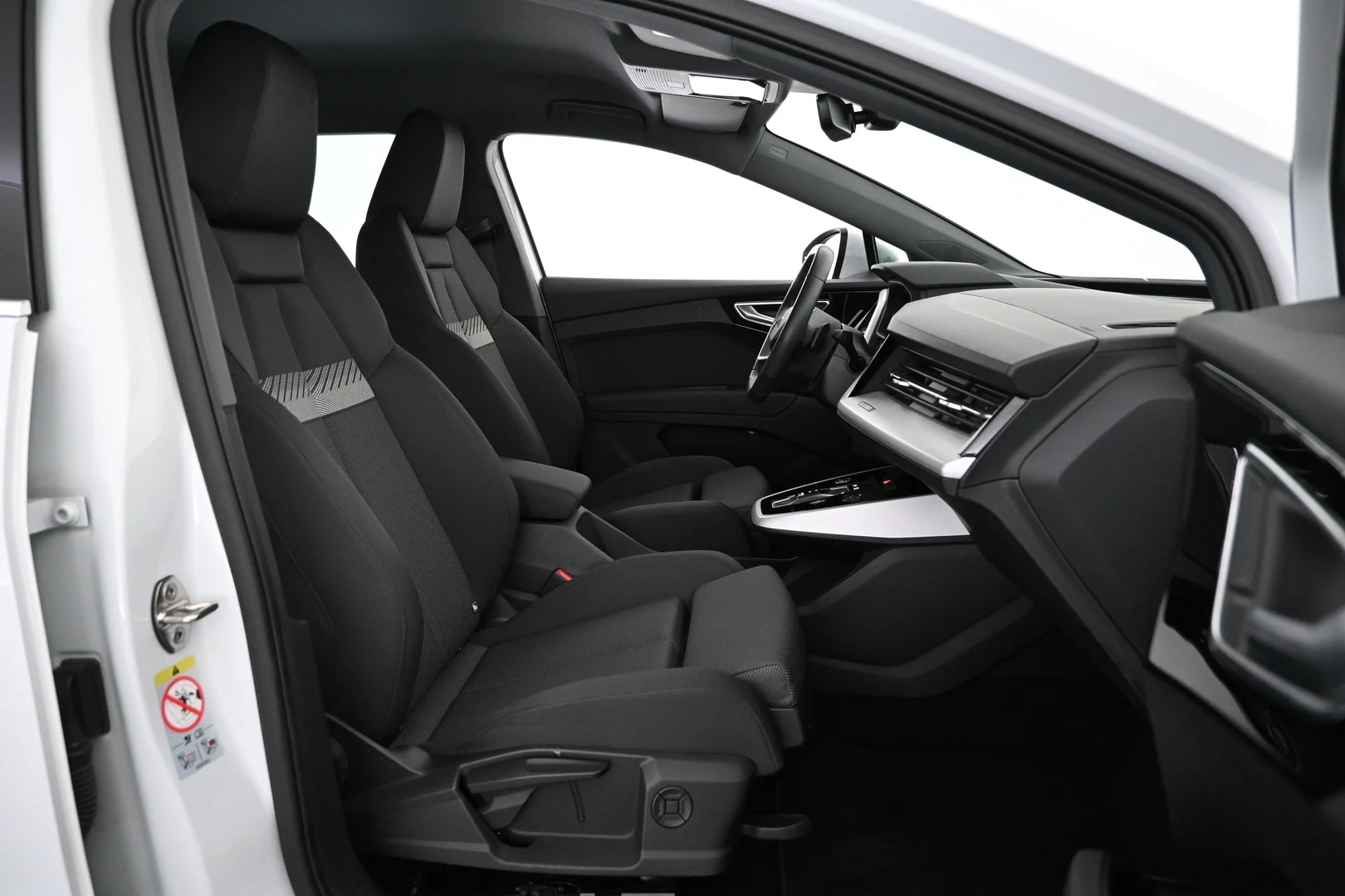 Car Image - 6rsEzkT7iOUD2nFJwLS6s