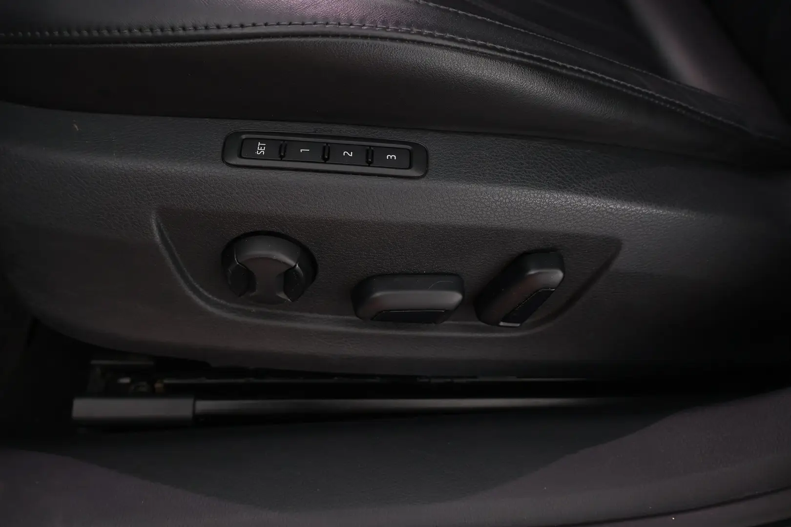 Car Image - 3Xb1gfBH5OfUhDmUNXWZVn