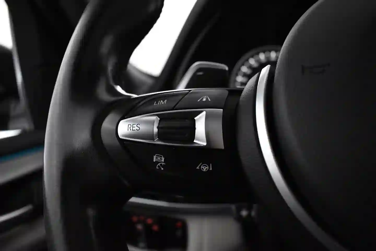 Car Image - 1Rrzv3BNPUTOUasM9SXhL5