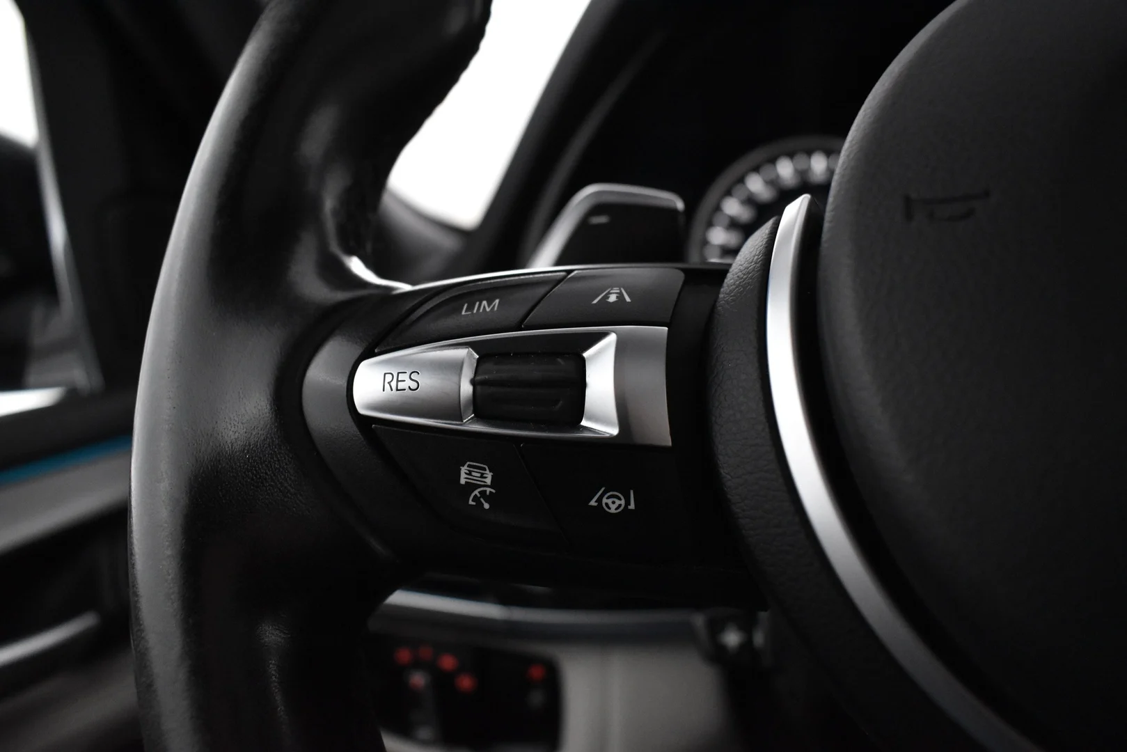 Car Image - 1Rrzv3BNPUTOUasM9SXhL5