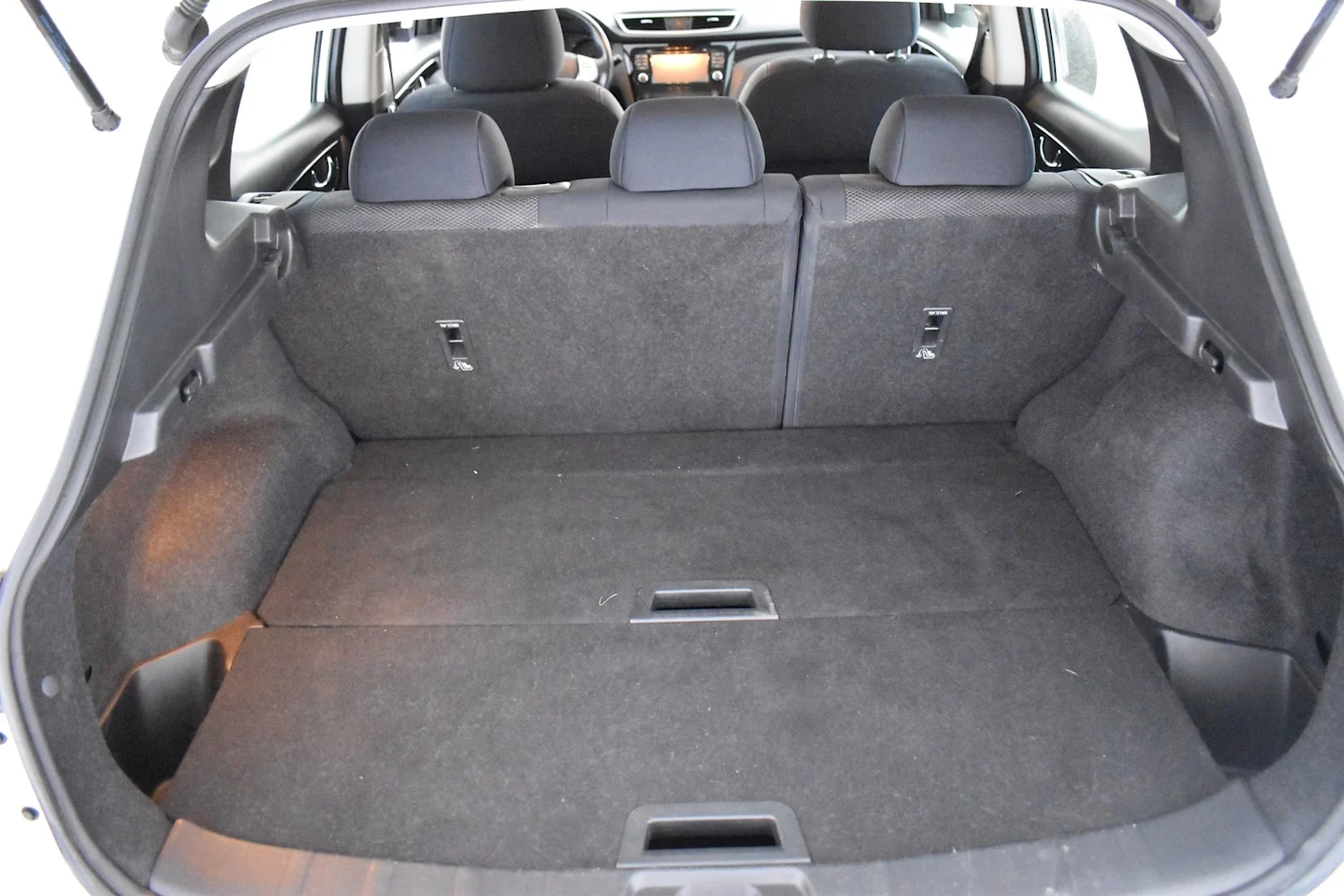 Car Image - 1hKwCaj7XqobHRn7uPAZNI