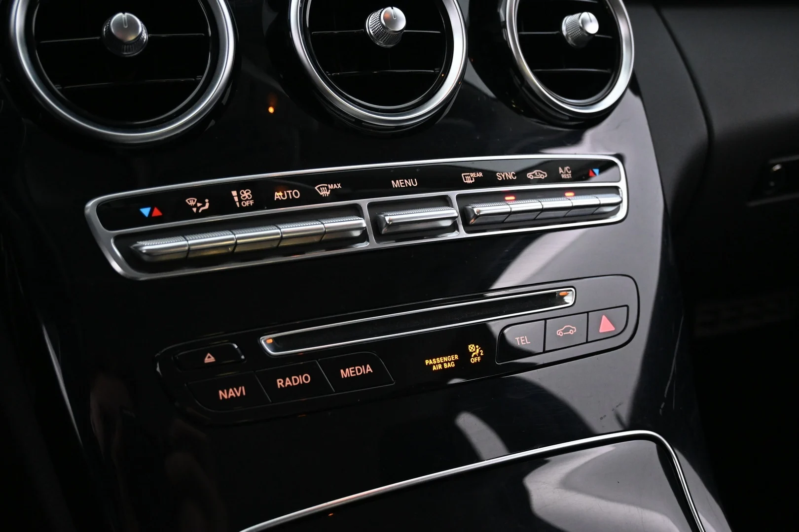 Car Image - 5j41GQu0XAtiKu8MjGRNON