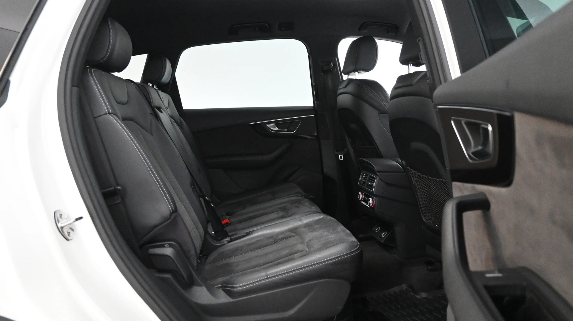 Car Image - 1vLLg5DmZhLua9471nlCyr