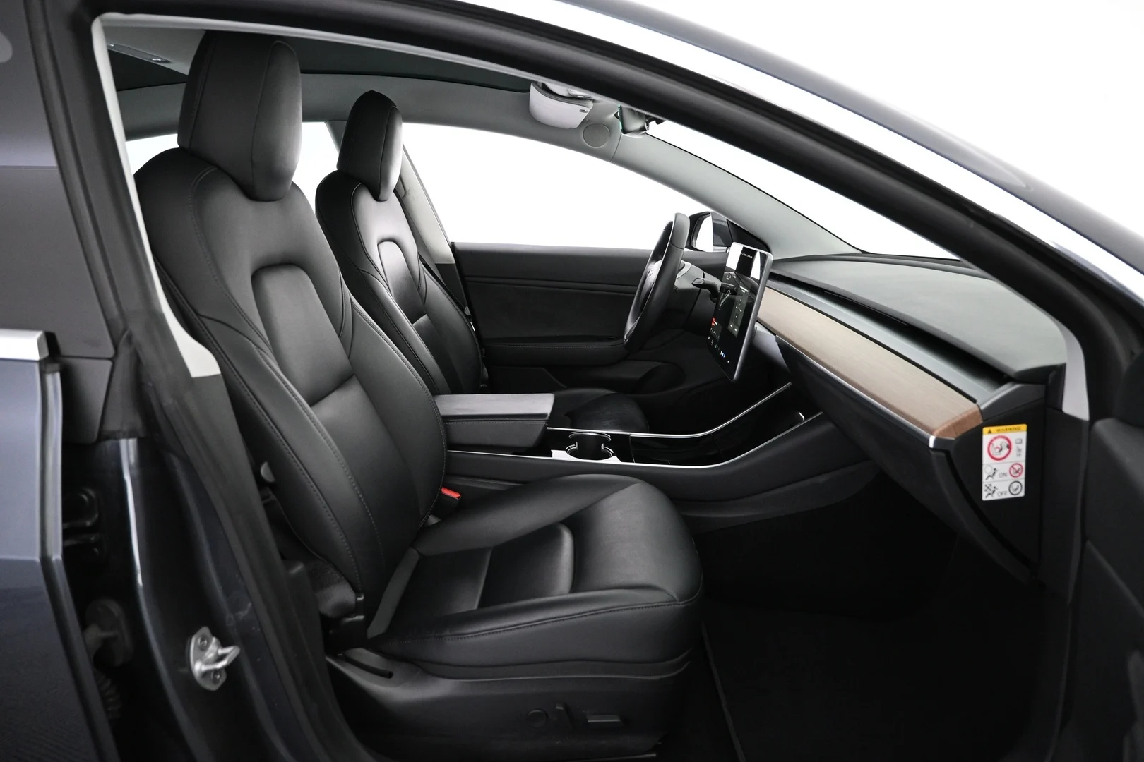 Car Image - BseT16JRSgNuquEgK4avr