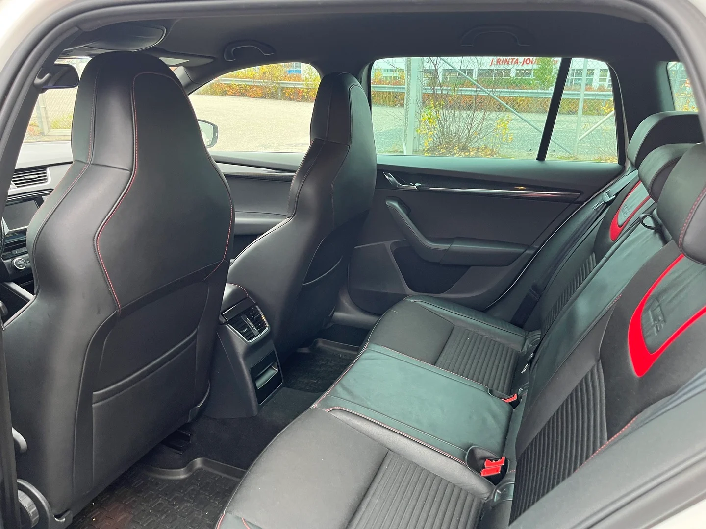 Car Image - 7J6eZp8Samvi4HtQXhOgcQ
