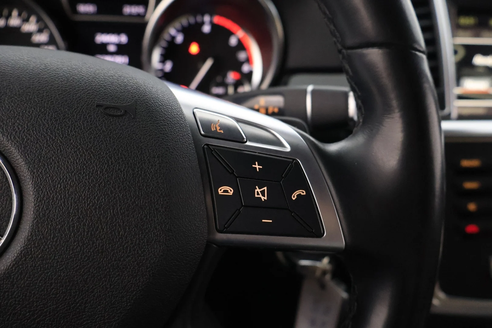 Car Image - 5oBBo2rcucENeE1DA7YqVG