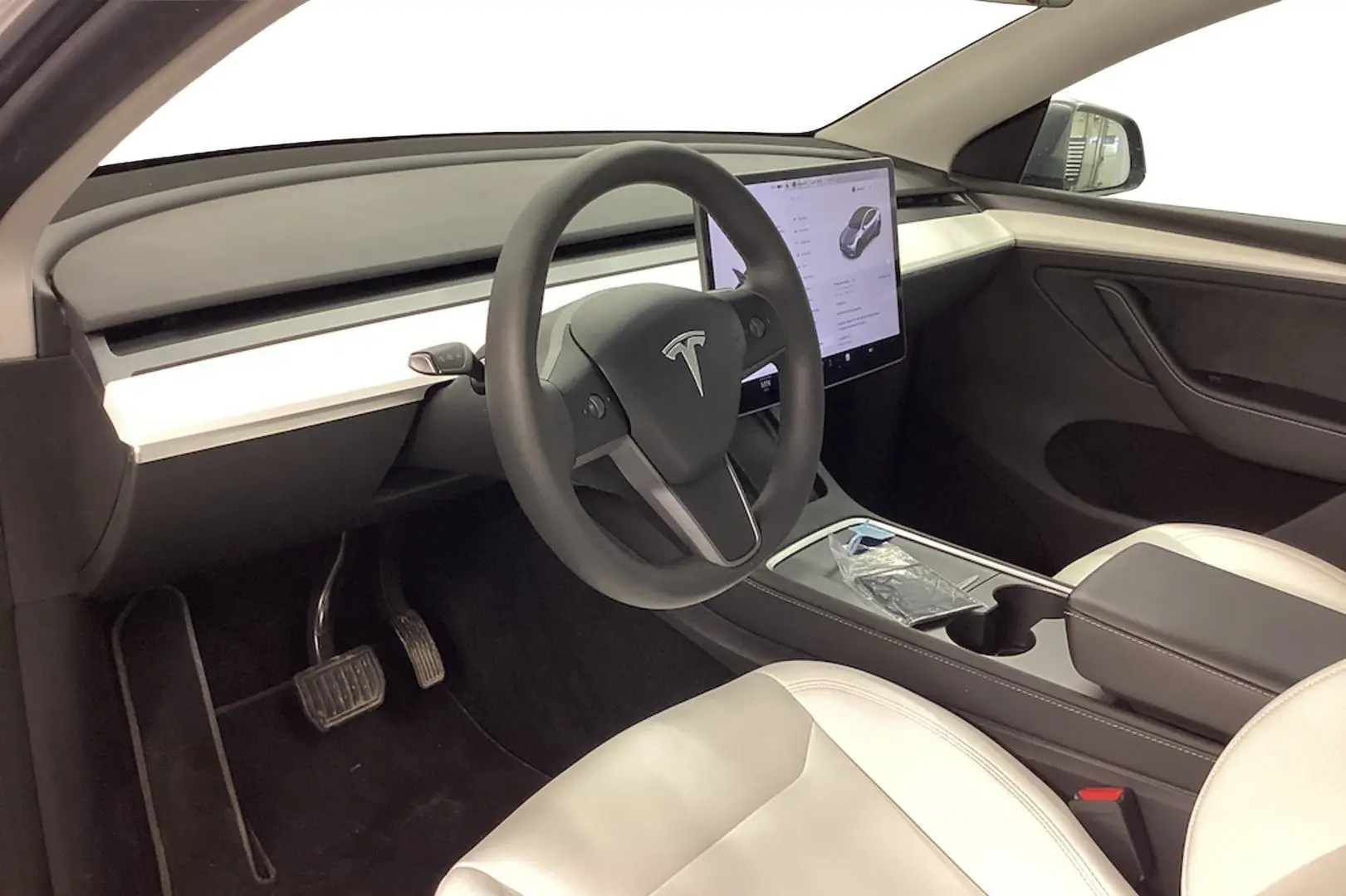 Car Image - 32GxFAQuS70q3Czc9xmNMl