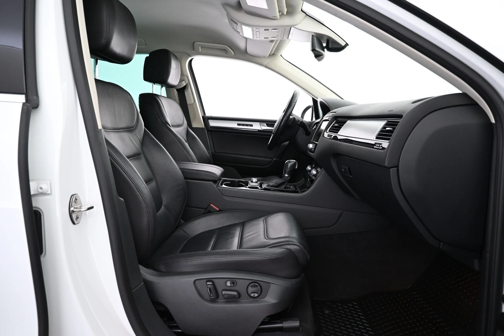 Car Image - FvbSkWF4LG5i8XOD9KfnE