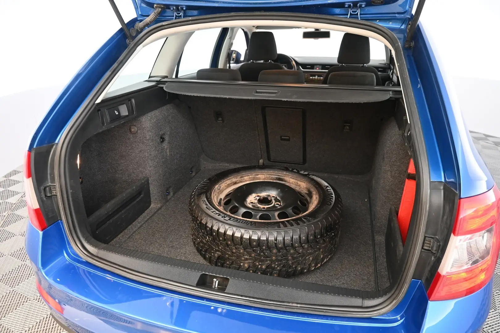 Car Image - 17Aoa3lr4v2MFnK8d3SO7C