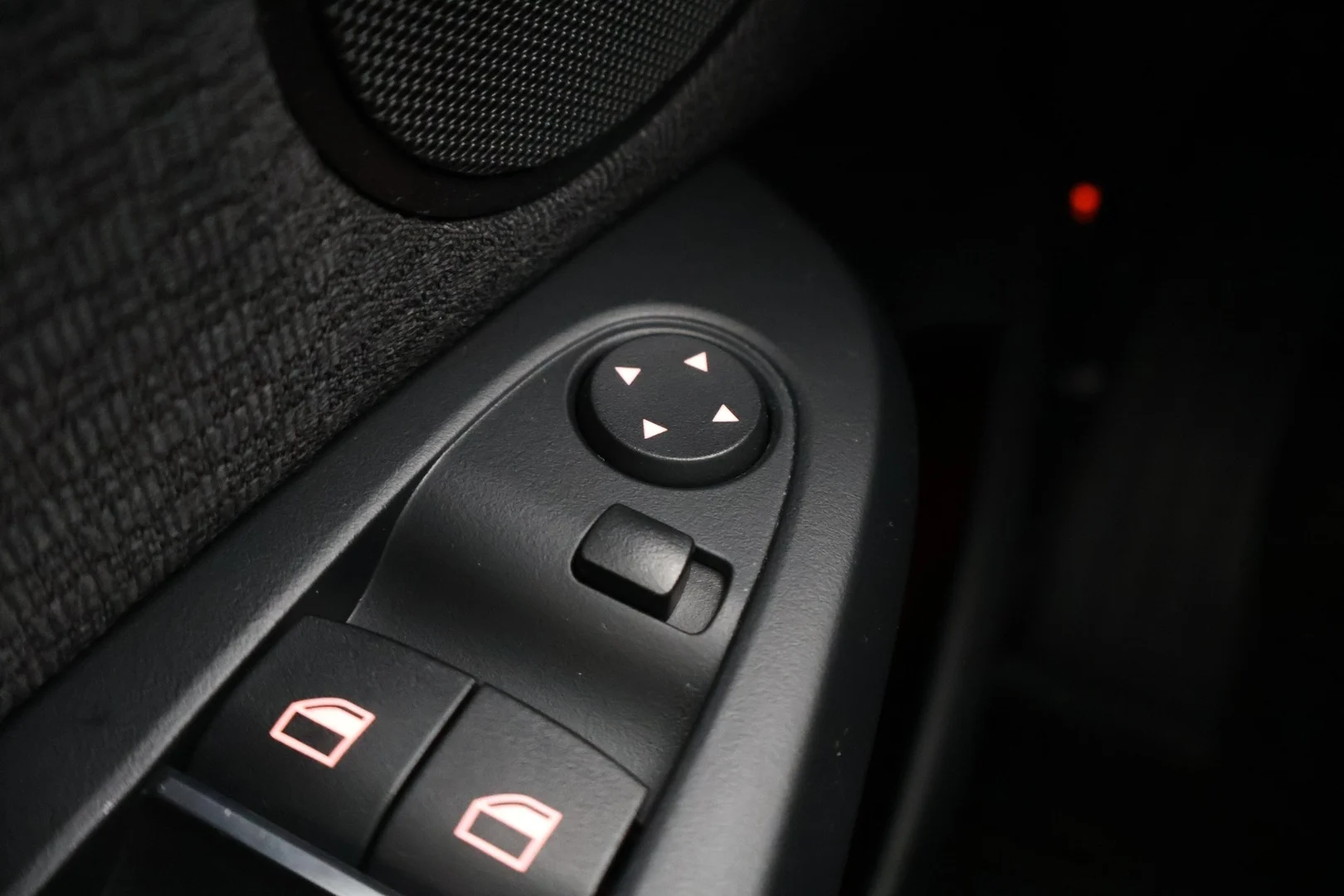 Car Image - 2YD9FrZuohPxEOAvpkMwfi