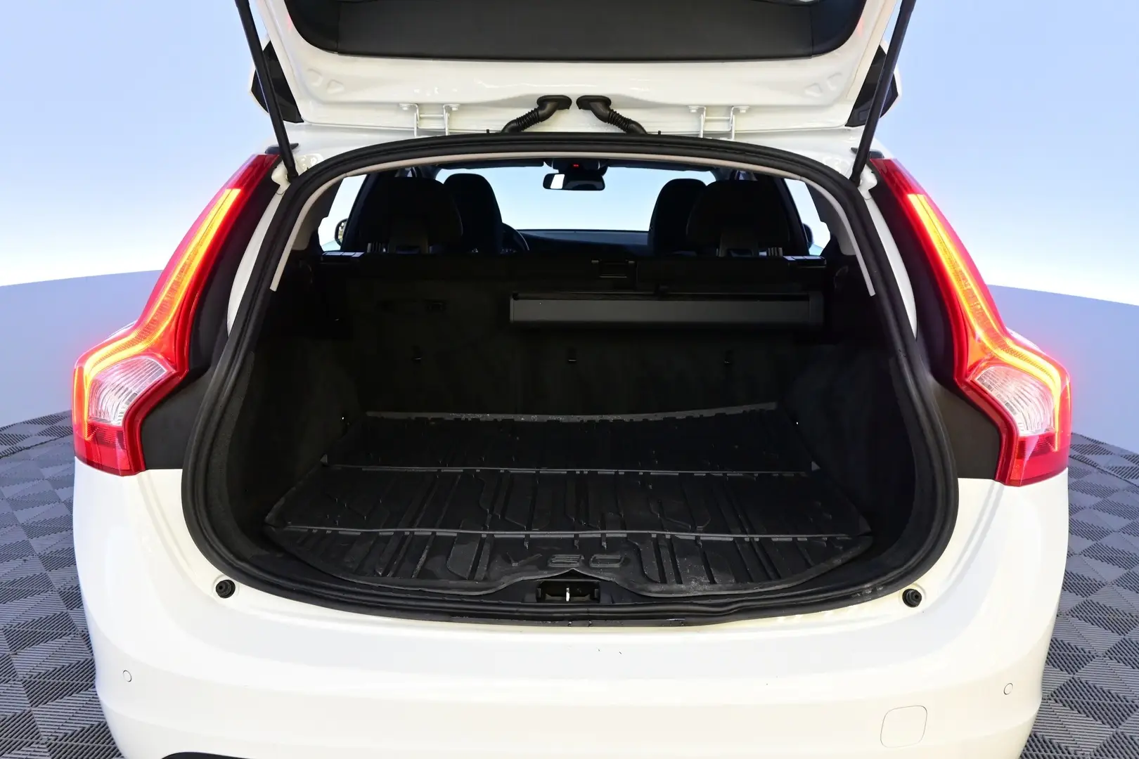 Car Image - 7JE65xhpk49zTVyfjTcIvy