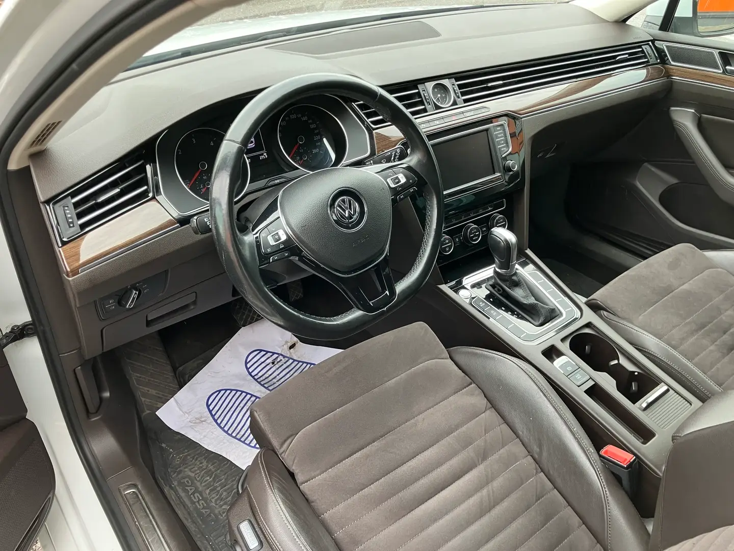 Car Image - 5WRp3vM7kTXiee2M5VPpzl