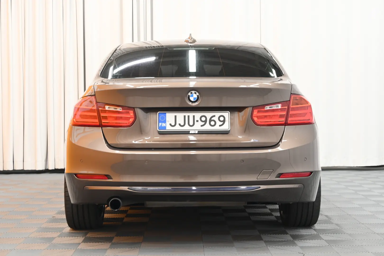 Car Image - 2hk04wf8gkFAzkGKnn7iHJ