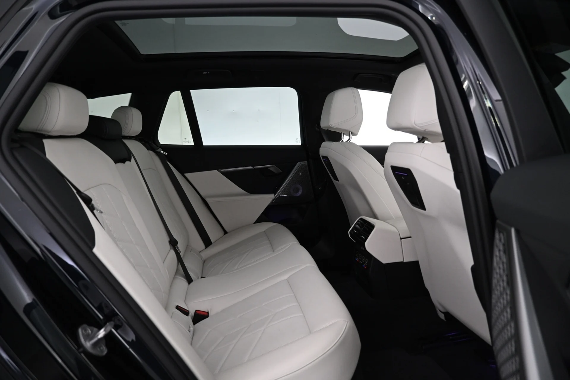 Car Image - 5tsARDLsTrSnImvRlgSMk9