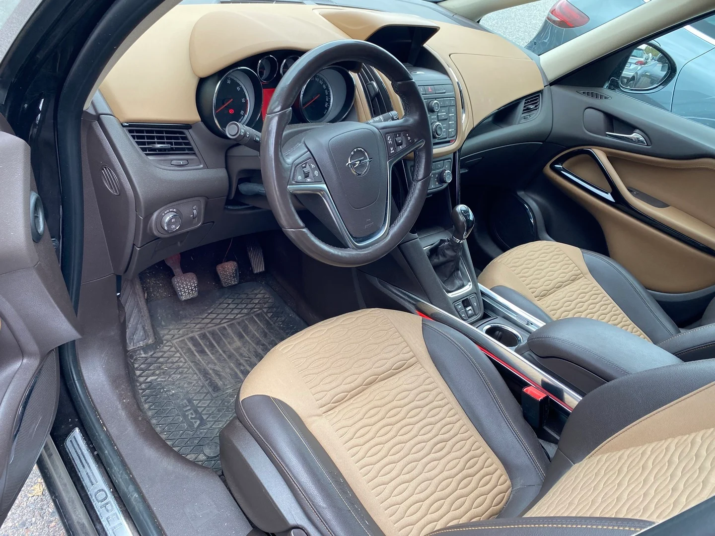 Car Image - nPFw19jPyQoJnSuQHuELd