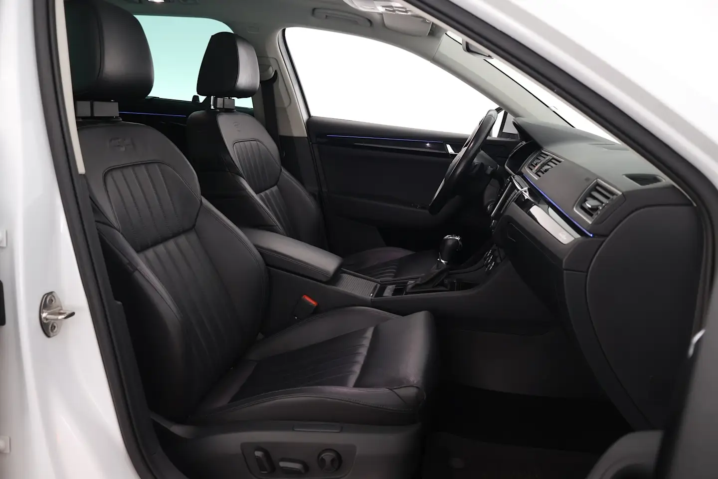 Car Image - 3Xb1gfBH5OfUhDmUNXWZVn