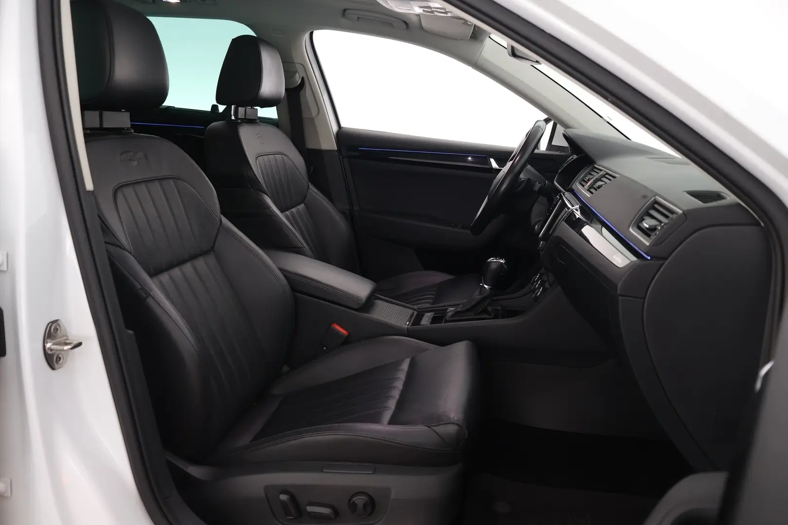Car Image - 3Xb1gfBH5OfUhDmUNXWZVn