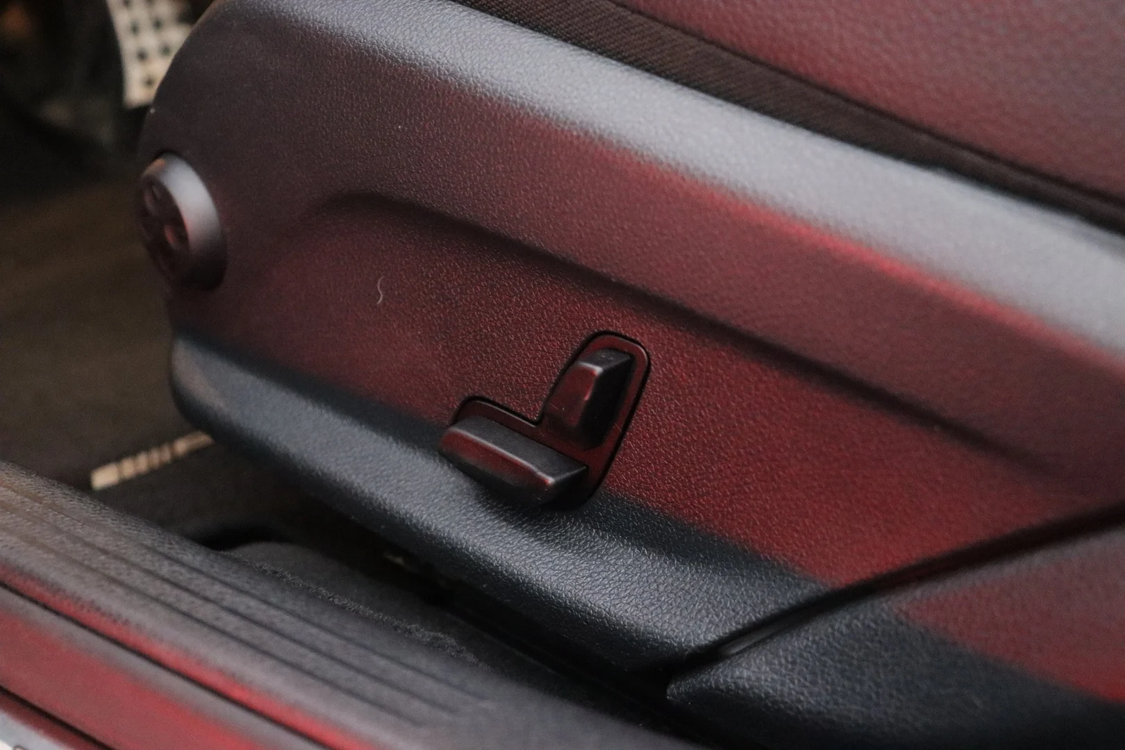 Car Image - 318NuSNwRrsaCdq3Gl6SQd