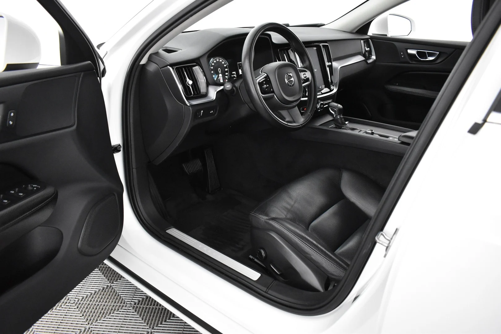 Car Image - GUBVch7mMNyPzyCuasnGS