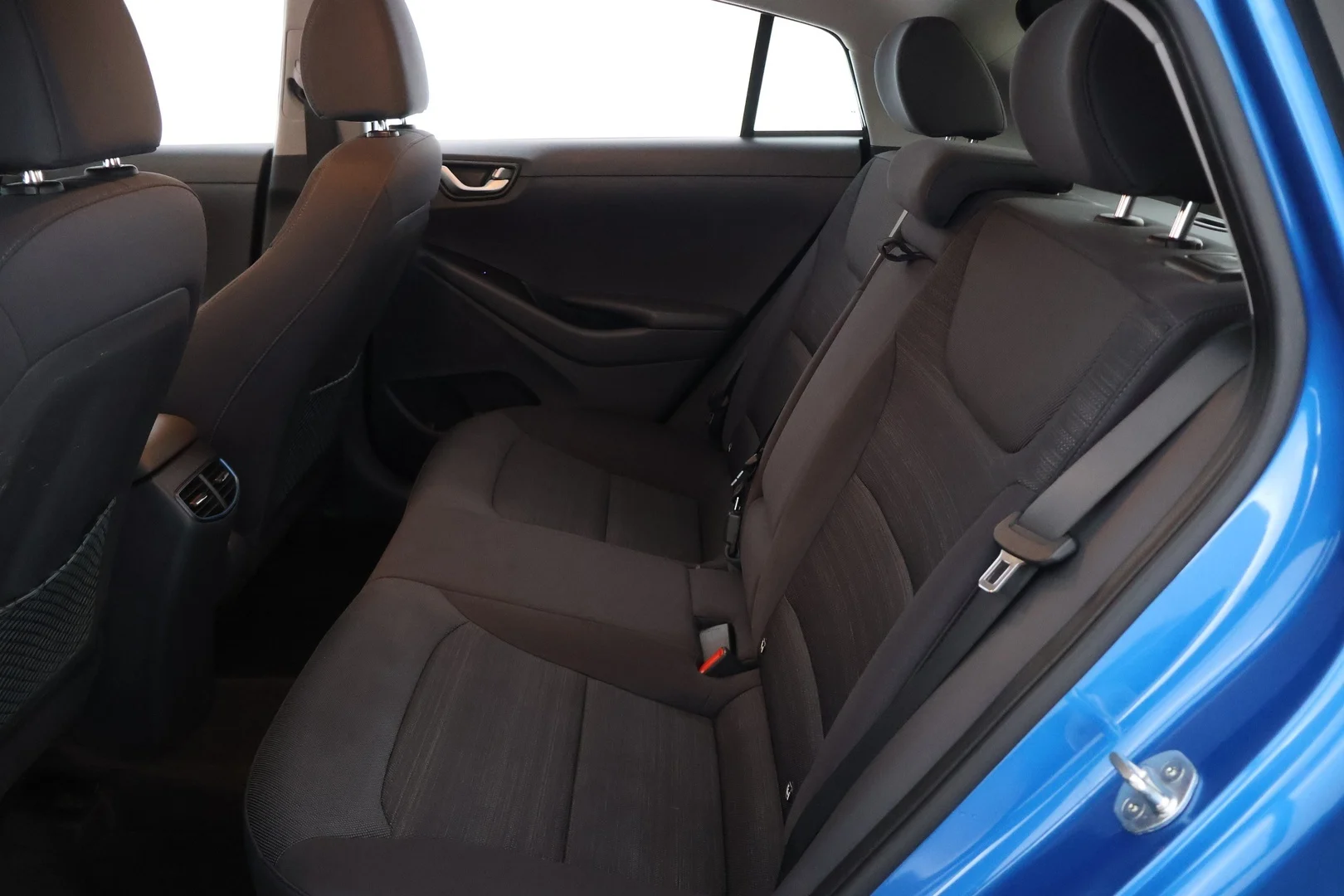 Car Image - 3oYv69DXwxe9jMR7ymCUPN