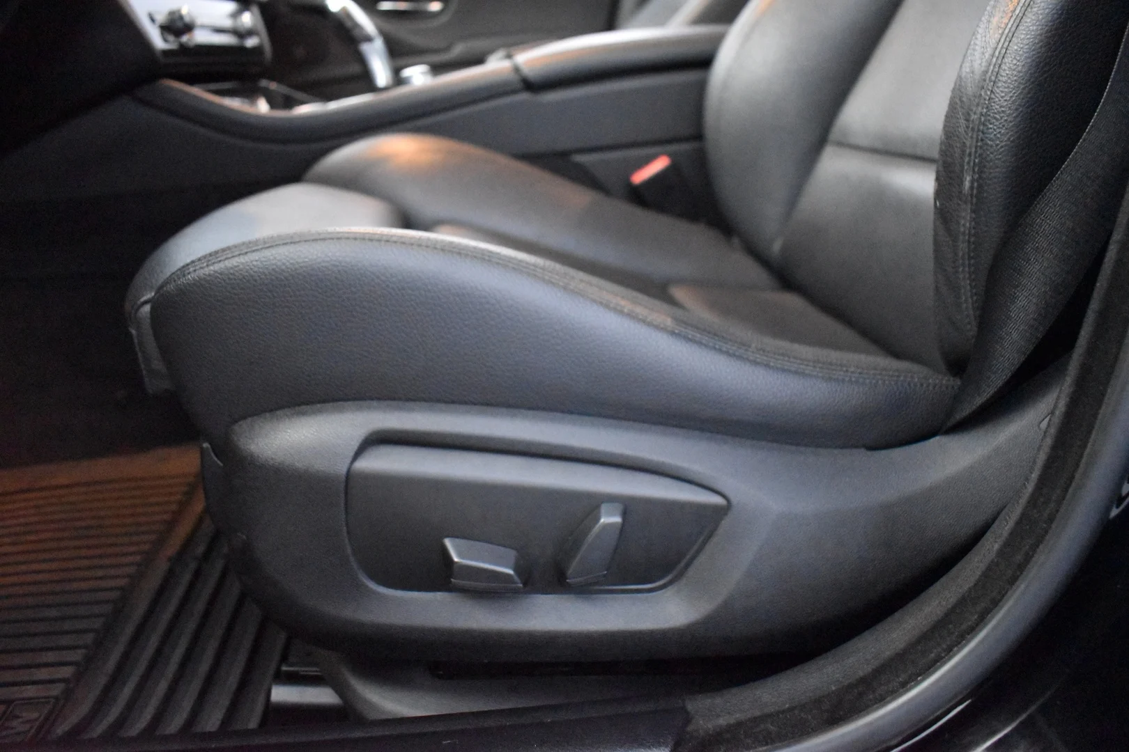 Car Image - 6ue8et1eVlXBI350VMGM07