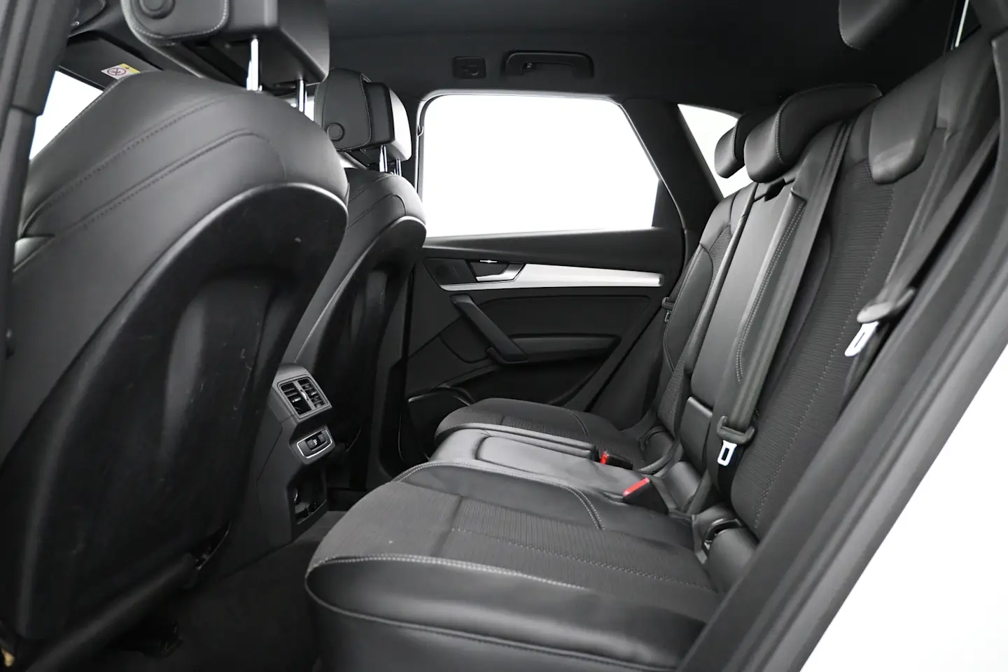 Car Image - 27QmQ9zfGBD6VHxK5mPBhl