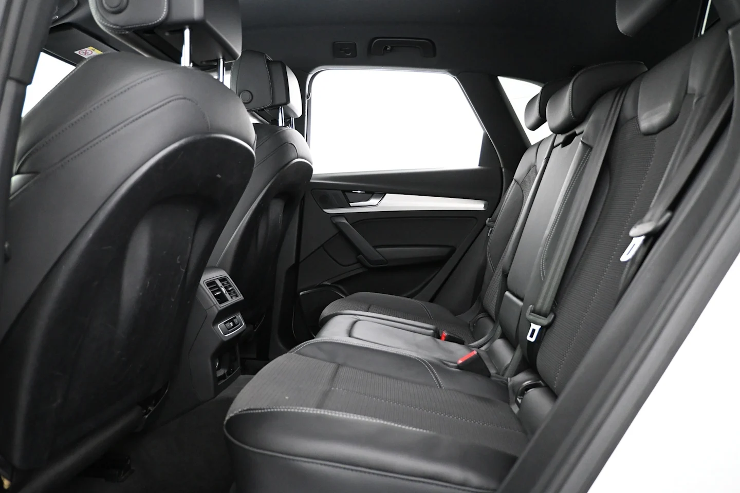 Car Image - 27QmQ9zfGBD6VHxK5mPBhl