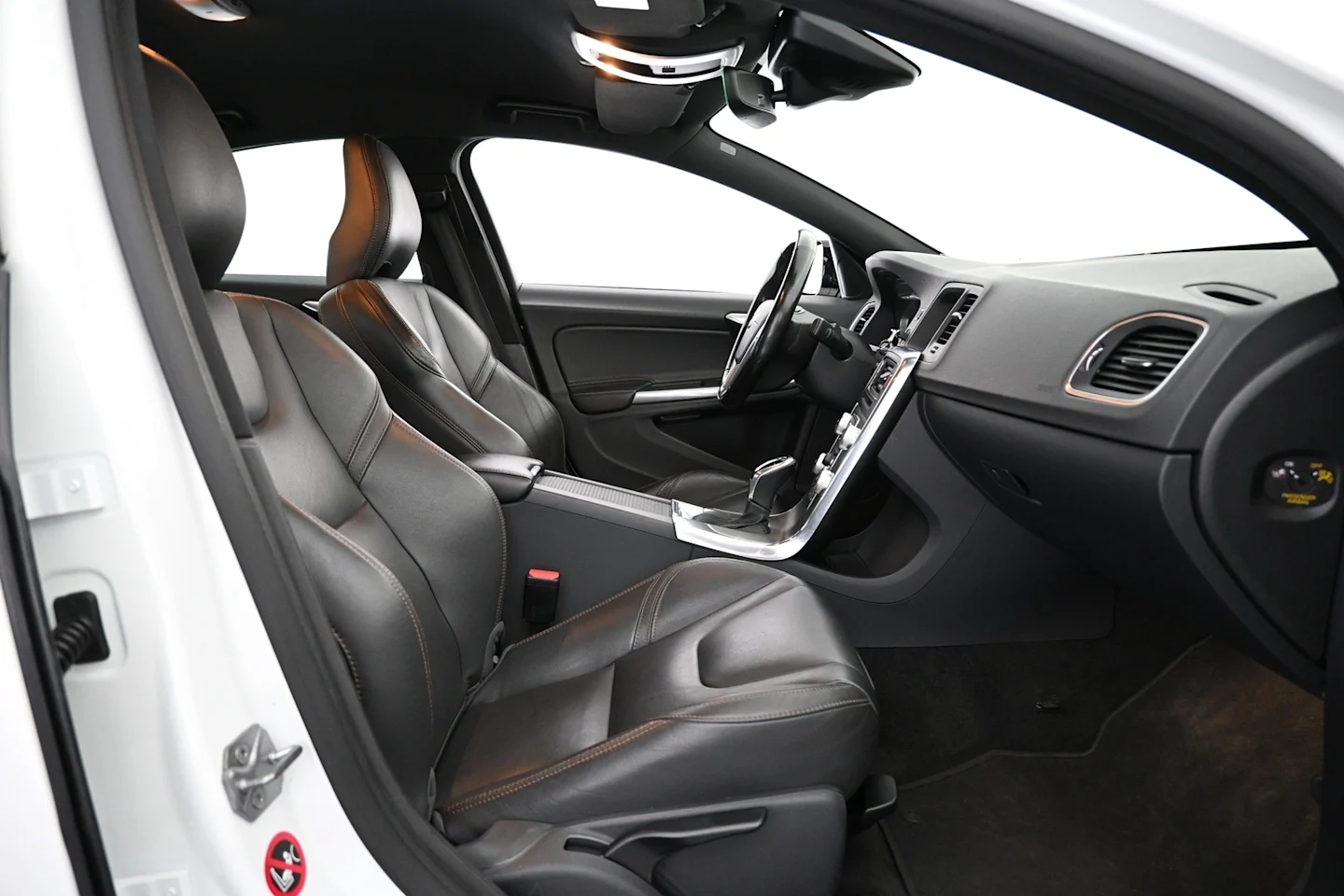 Car Image - S1QJ1eClYeA9gO94N4FMJ