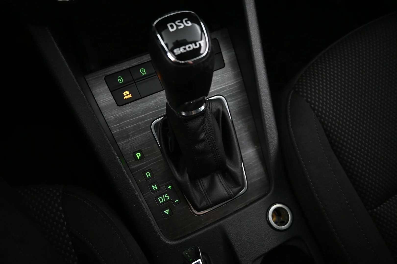 Car Image - 2ENxO85pcpdVr3J3Xudyyy