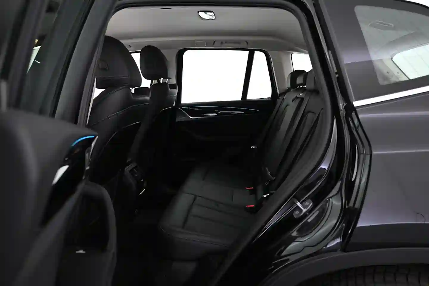 Car Image - 7wr95FDV3XKK4cwHYA16mP
