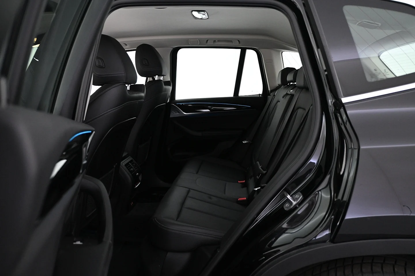 Car Image - 7wr95FDV3XKK4cwHYA16mP