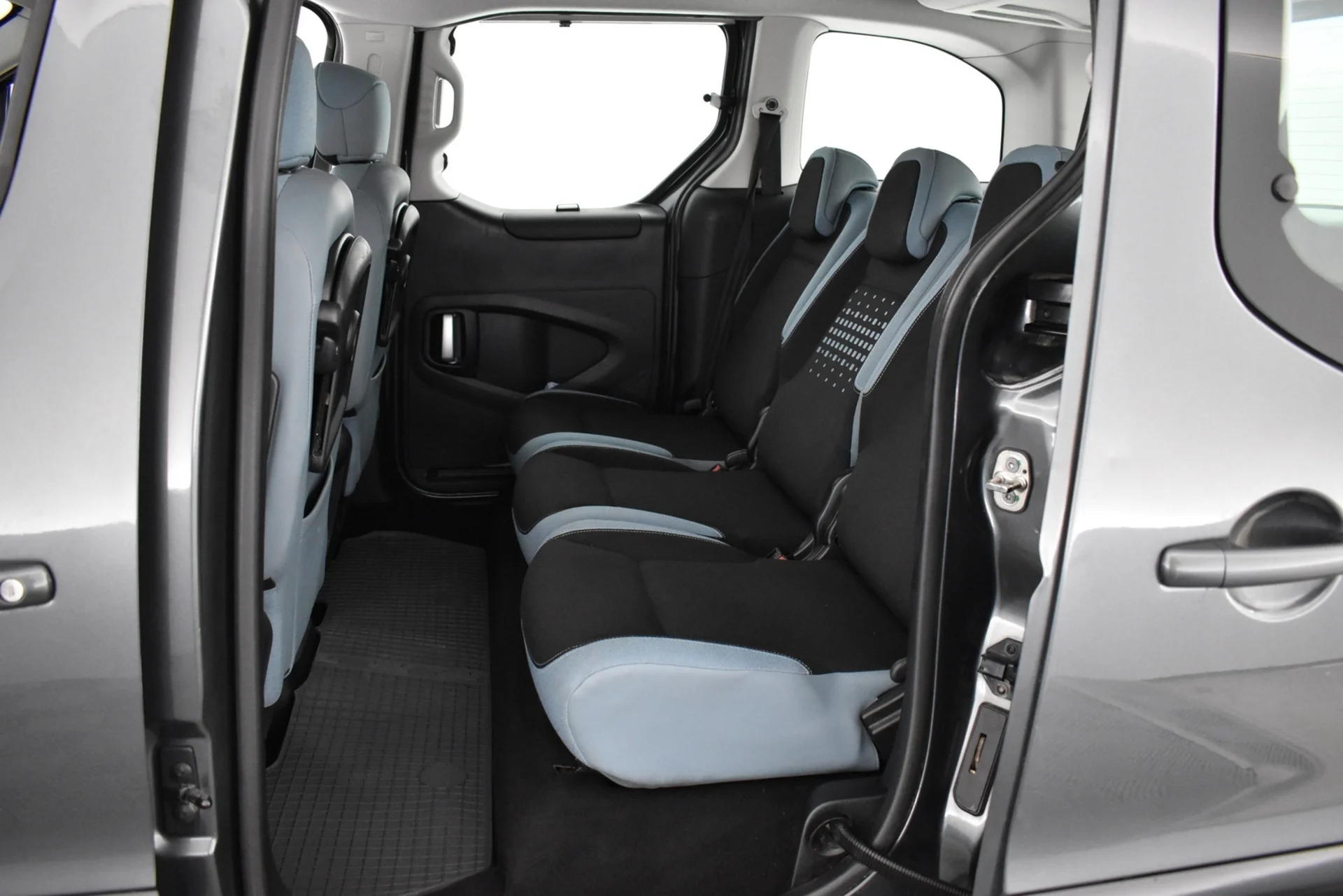 Car Image - 5YYv9ix5ENtkdeYH74uKOK