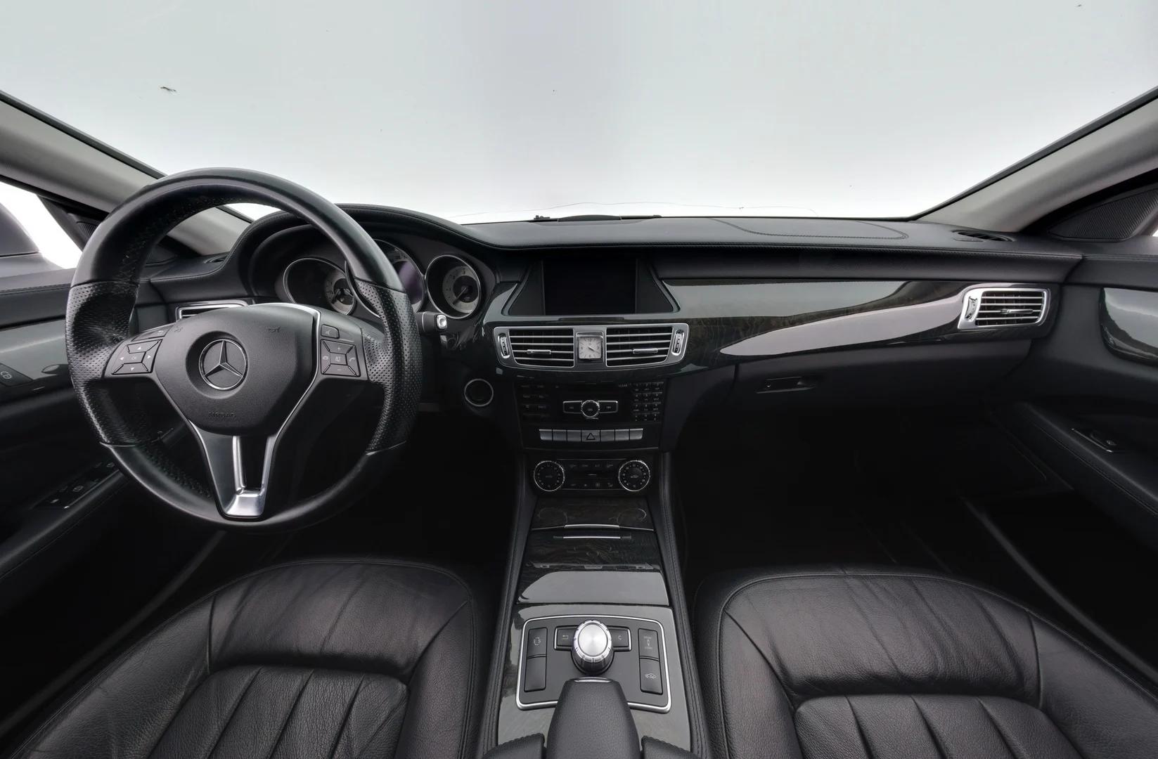 Car Image - VurVjVvmMNL2wUOImGjru