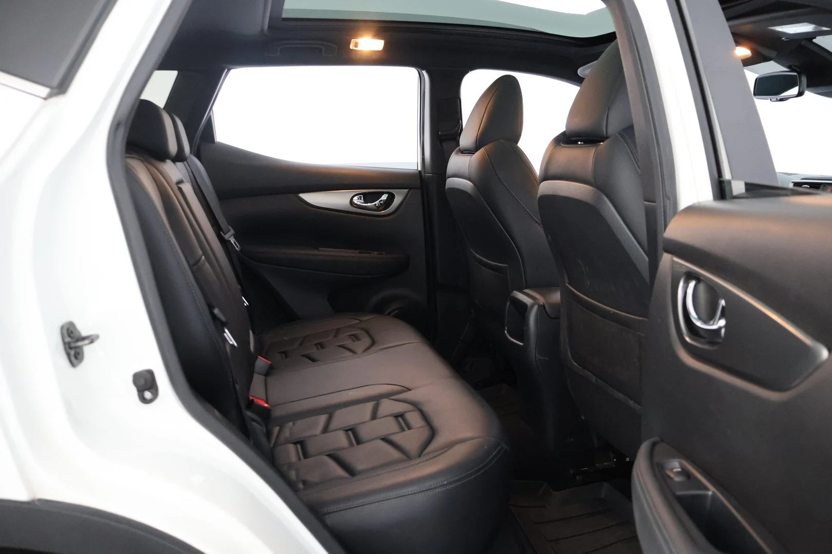 Car Image - 2wQL1FHmPcX8ez5Tr2hsvX