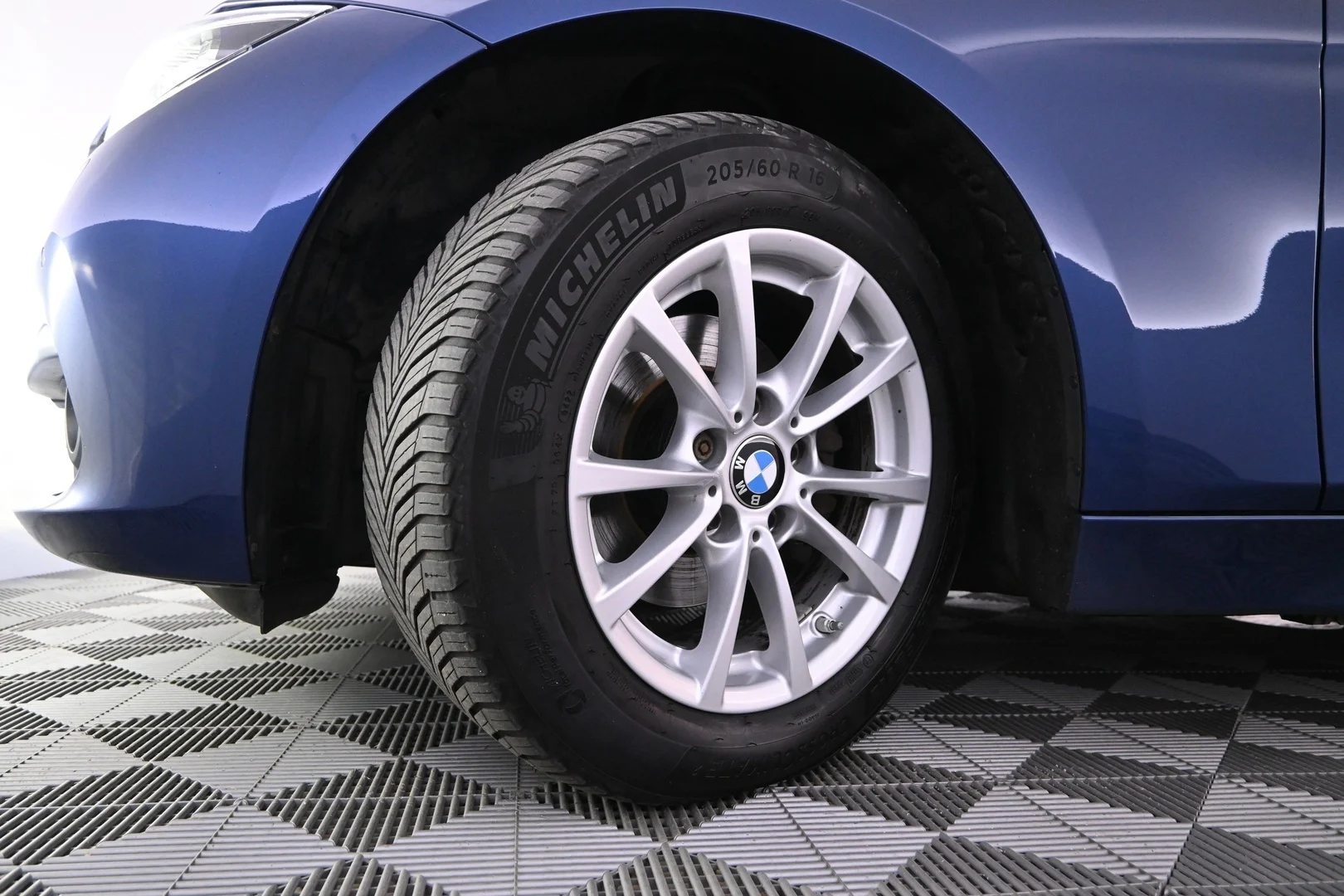 Car Image - s3kNoGWtHg8nOud5ZdliT