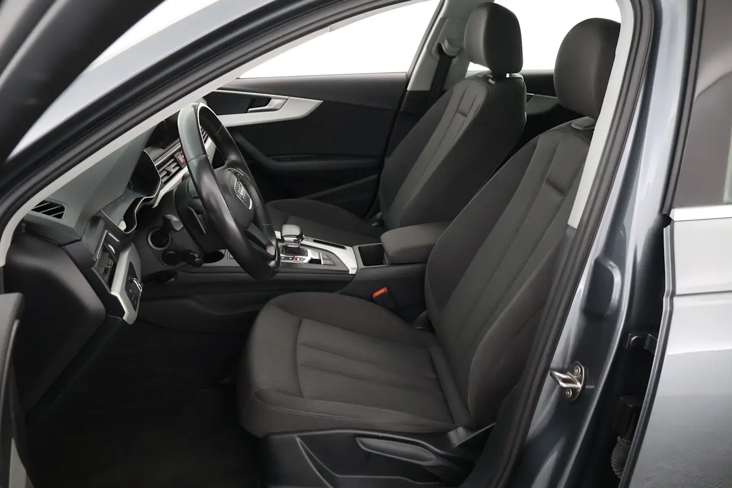 Car Image - AMRO3LDriiJpxgAlJ9ZHt