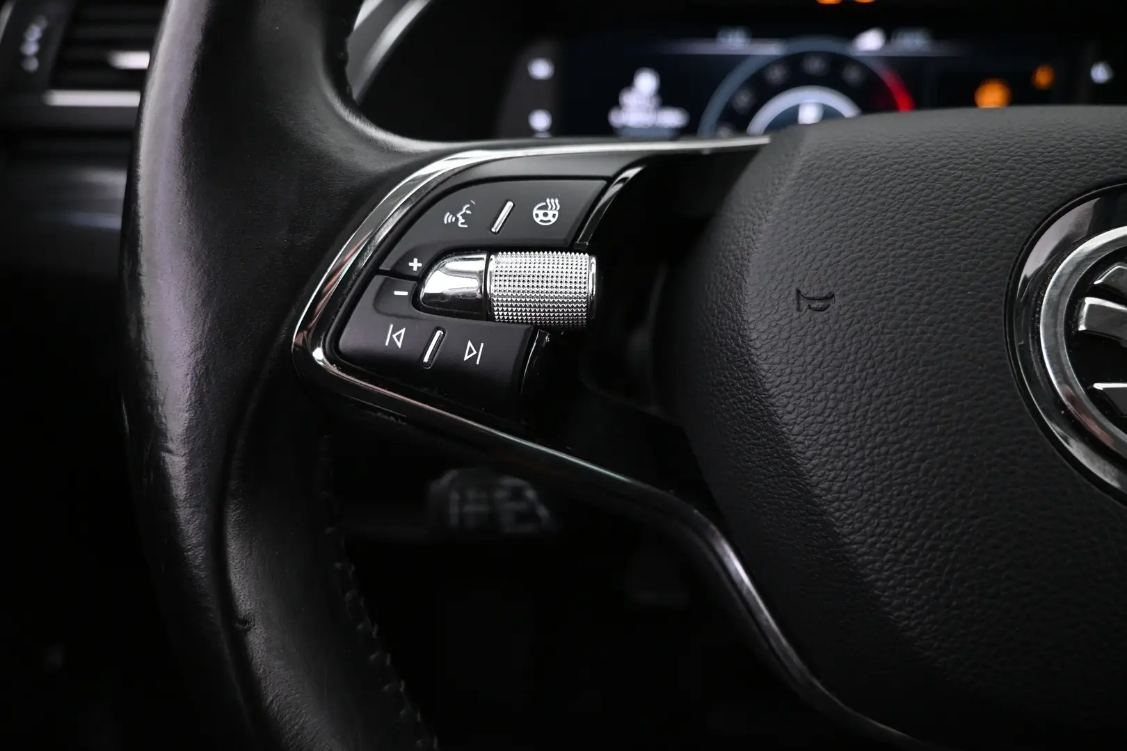 Car Image - yoWYJ7bbNn3bSf7Qz4j5T