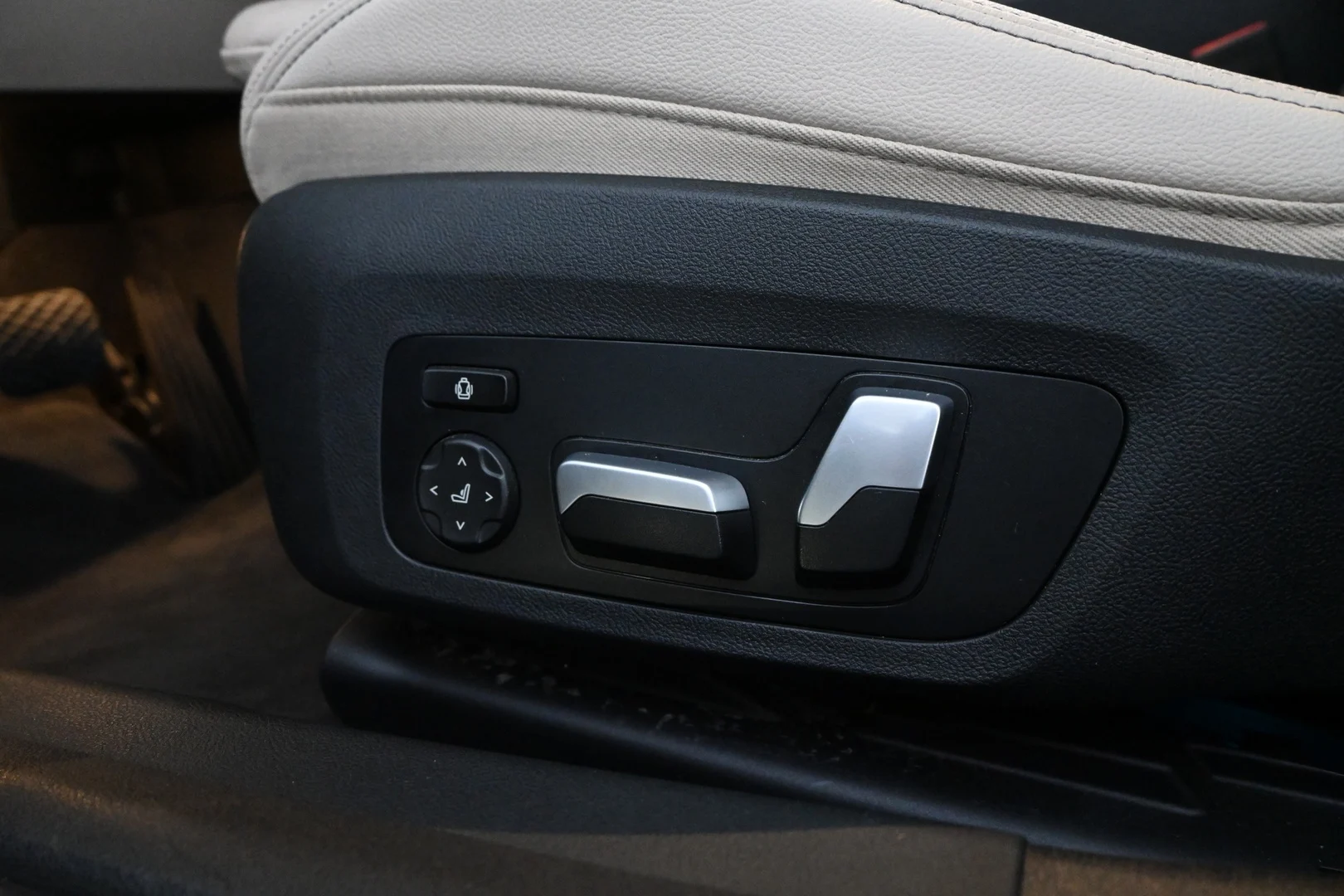 Car Image - 4U20OIdKq4iWmMTbx9bcyM