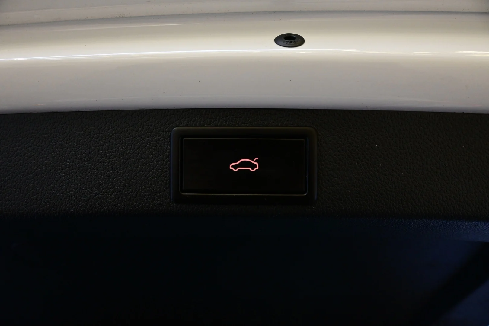 Car Image - oTm6BjKyN25TFEMMg2UHi
