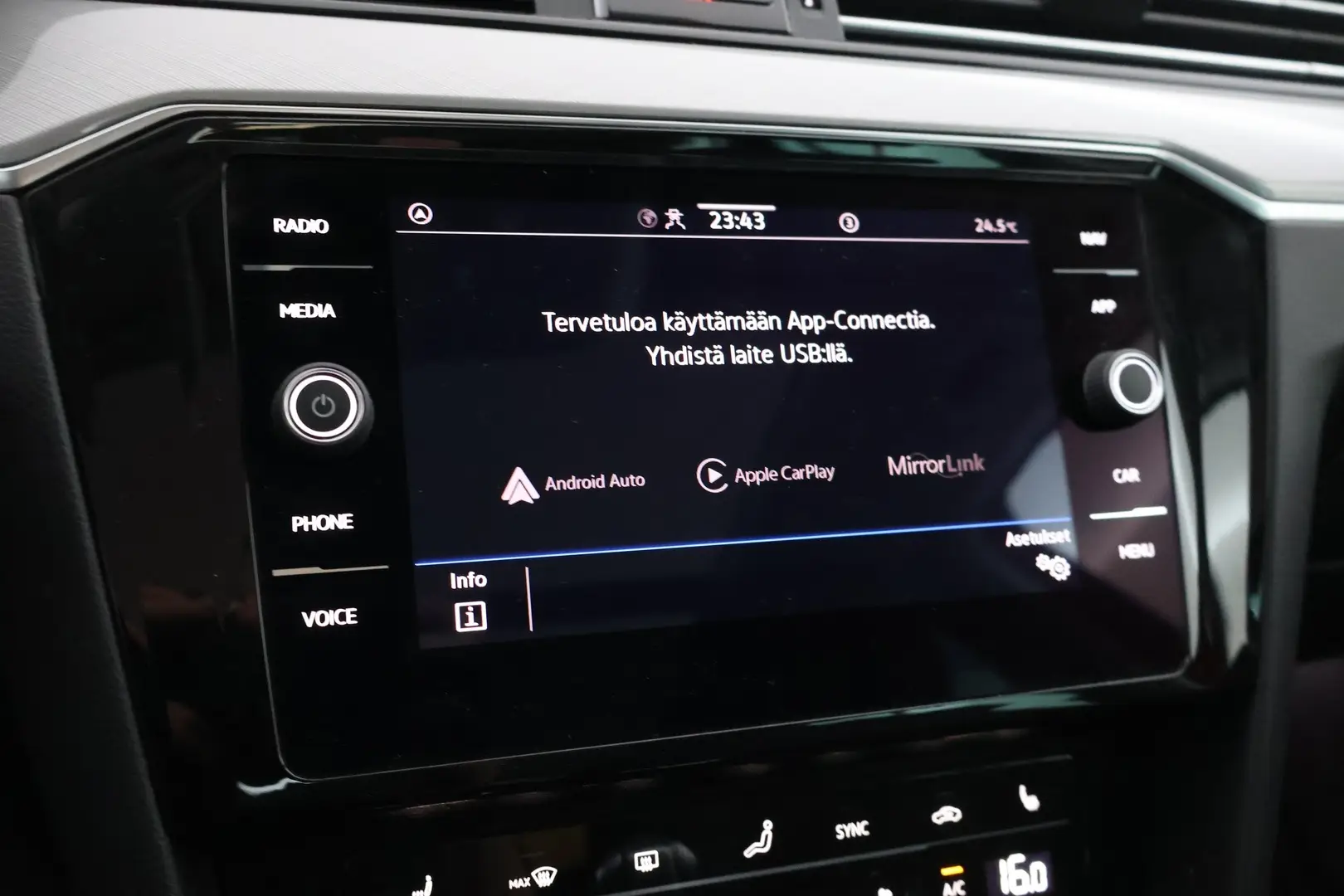 Car Image - chha1U4xxfSk2DhTmcNIB