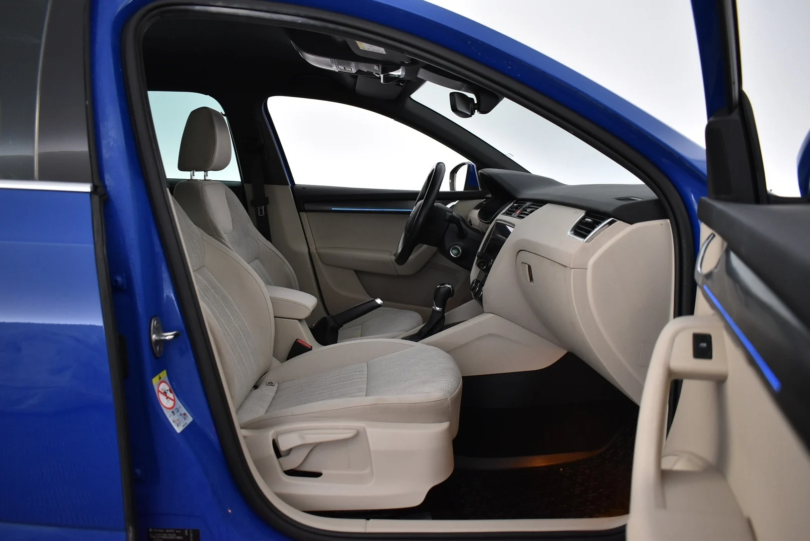 Car Image - 7jEO6Wez4FasiXAKUgp8I2