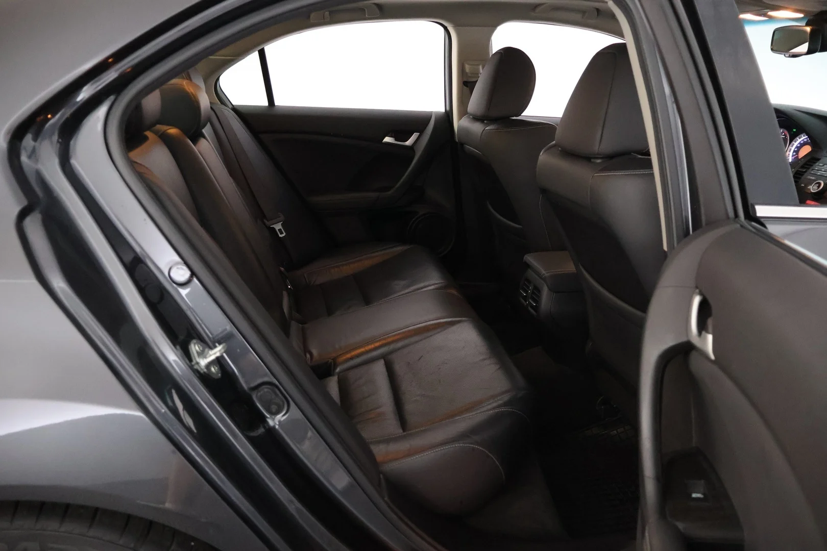 Car Image - 7m8C27Z6jibhzcOpkvnad9