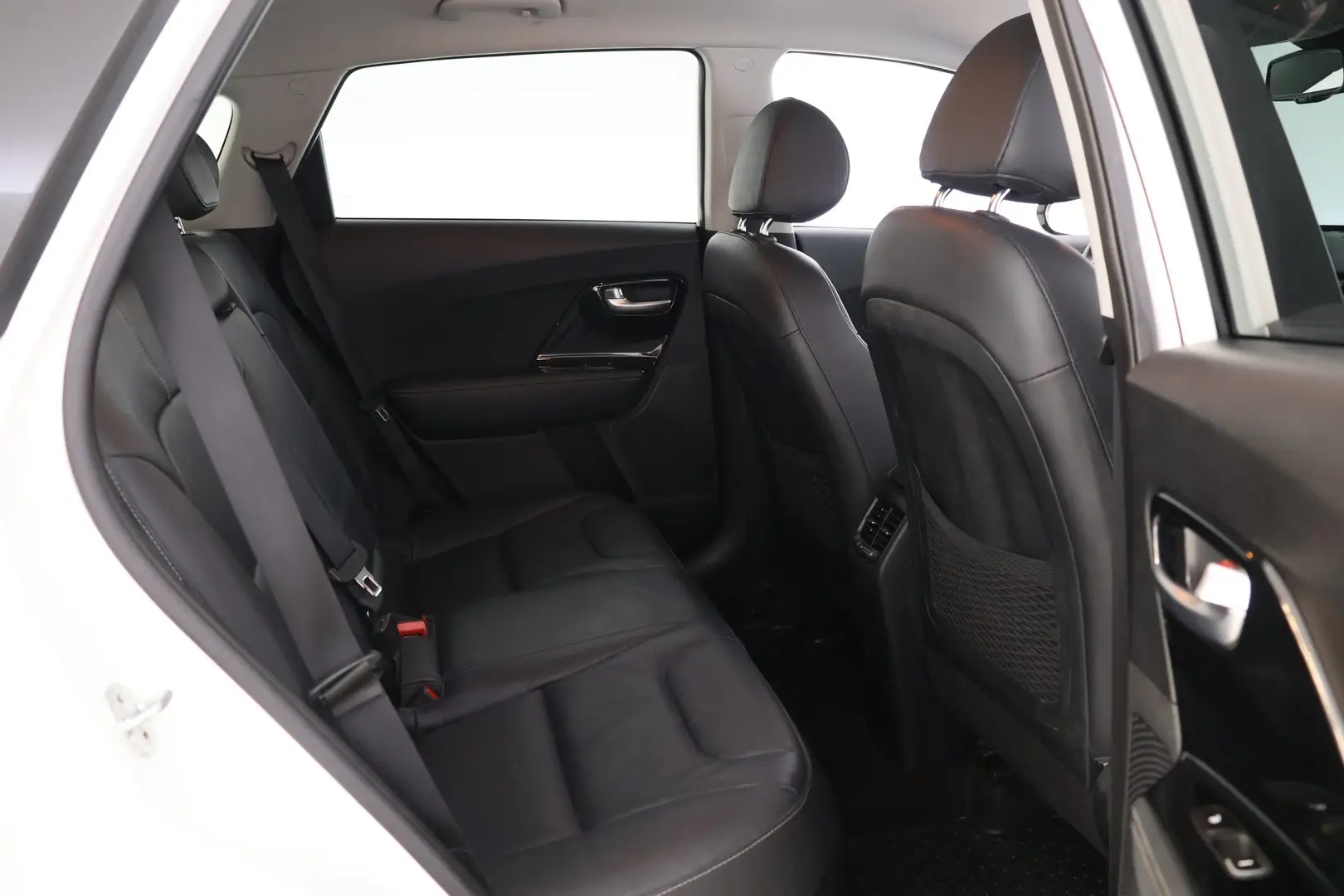 Car Image - 2mkQt3Zs3IbKnHy2AU8rzz