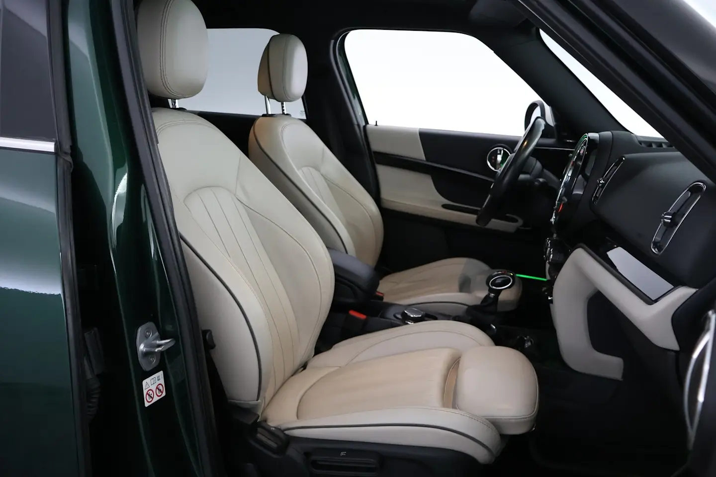 Car Image - 6da26LLYS5MV2oKUA1M9aV