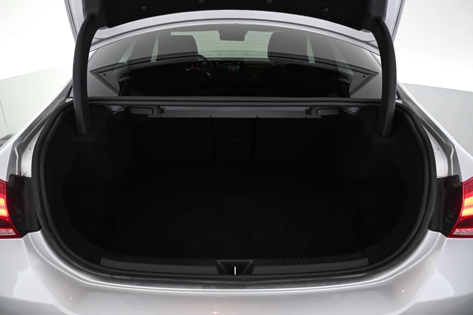 Car Image - 6OCb2r1HhRXv9CccbG1yZc