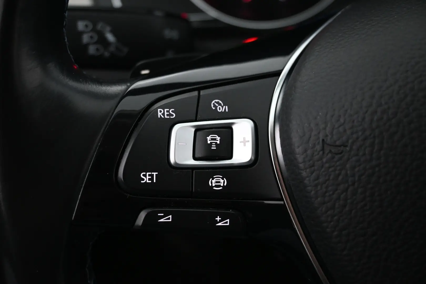 Car Image - 3Kfiu7oIfEuxYT8KgYBhAZ