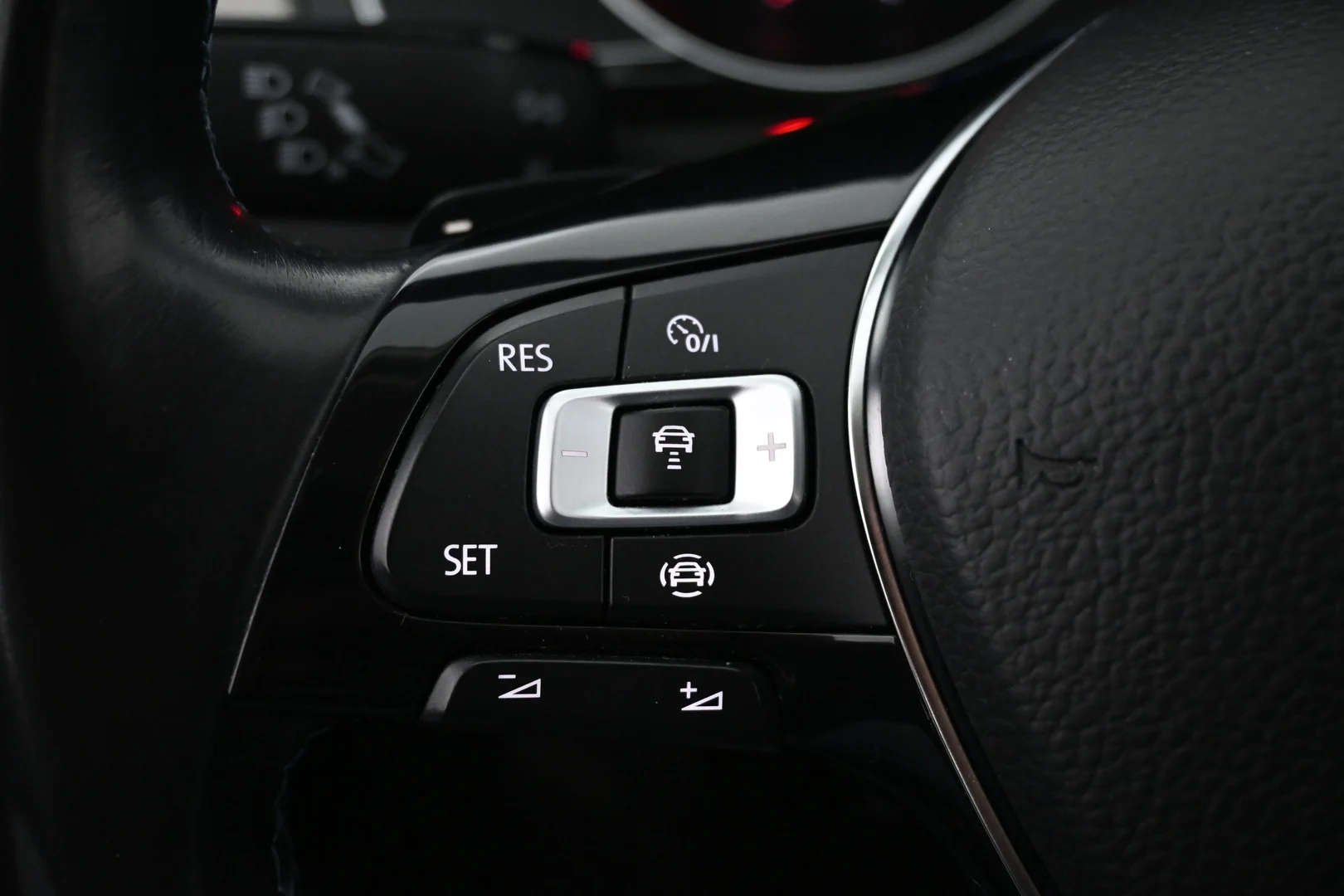 Car Image - 3Kfiu7oIfEuxYT8KgYBhAZ