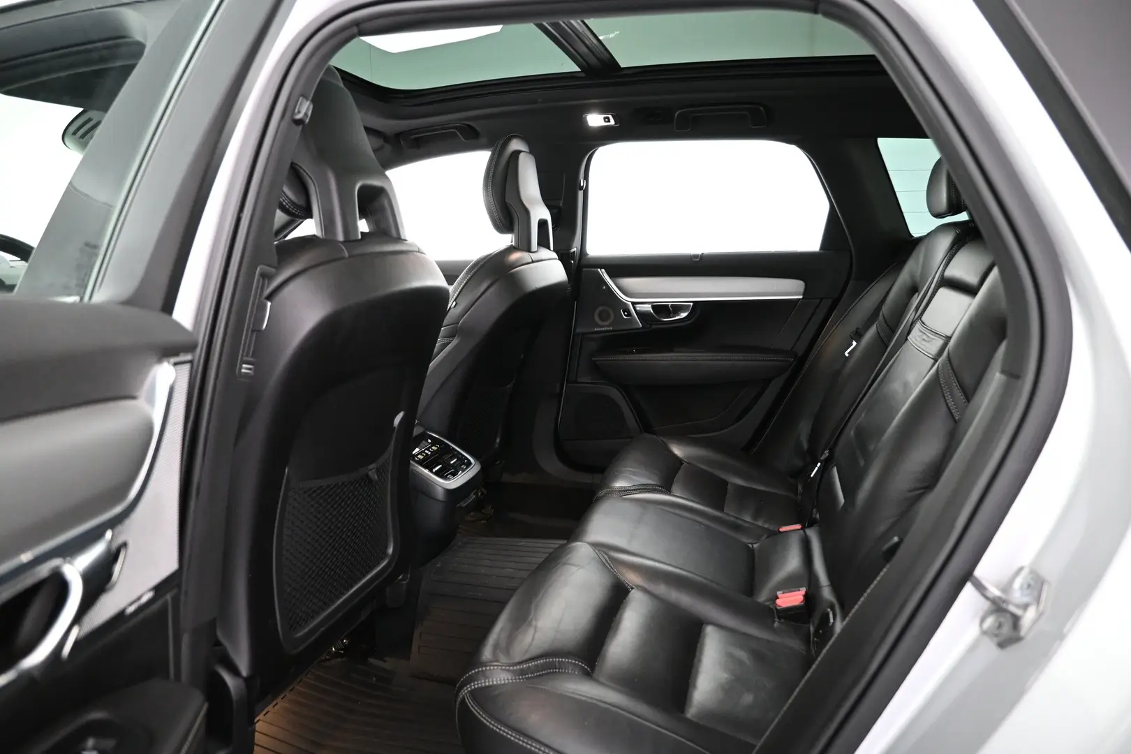 Car Image - 2IuiahSGn0QFxmOs9AmRHm