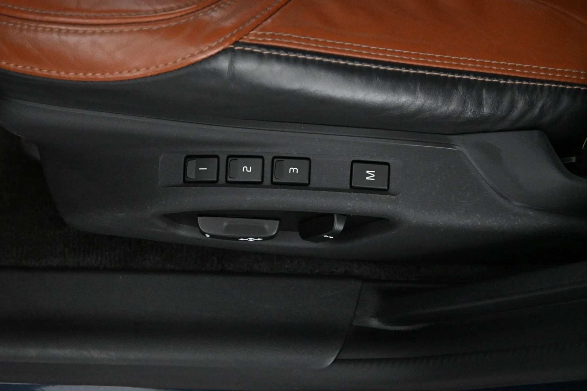 Car Image - 1HJLOsAzlcjUh3lidgyJNn