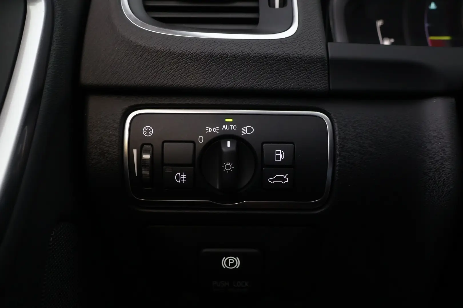 Car Image - aZ2Ox50upflCNbAp8Aheh